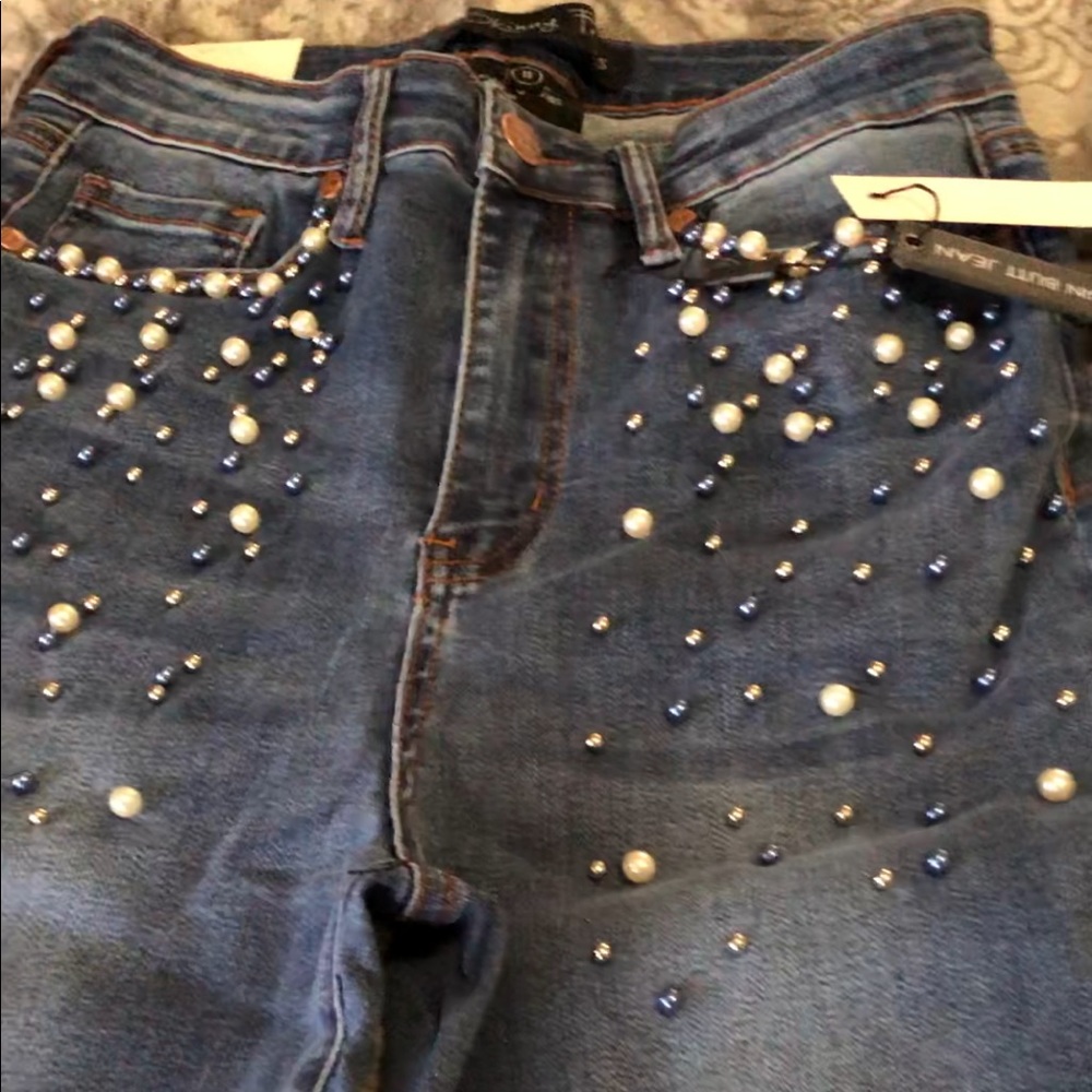Skinny jeans with pearls